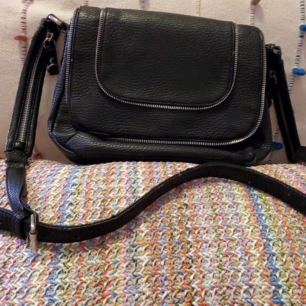 Leather Carlos Santana small crossbody bag. Black